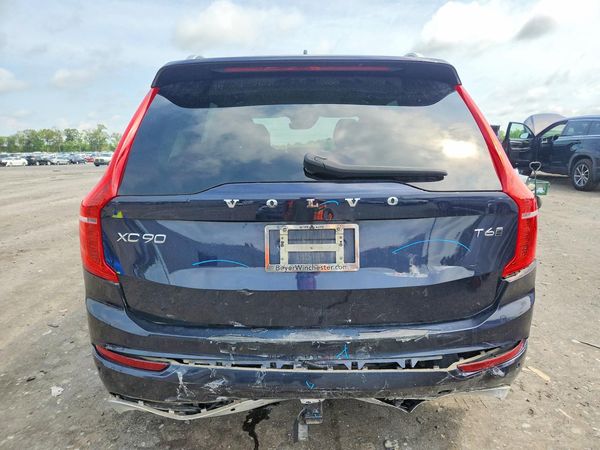 2019 VOLVO XC90 Momentum