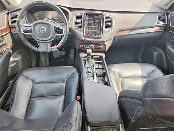 2019 VOLVO XC90 Momentum