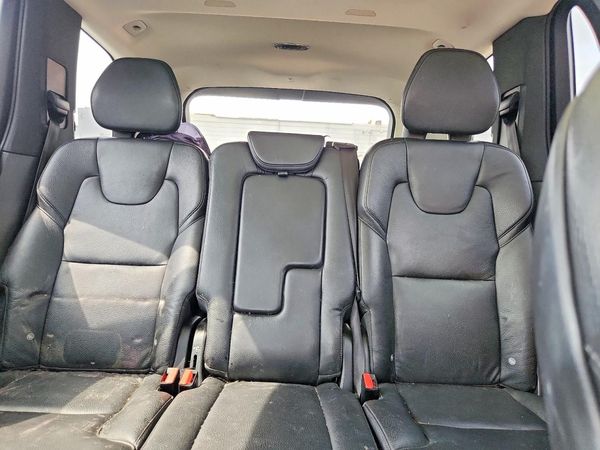 2019 VOLVO XC90 Momentum