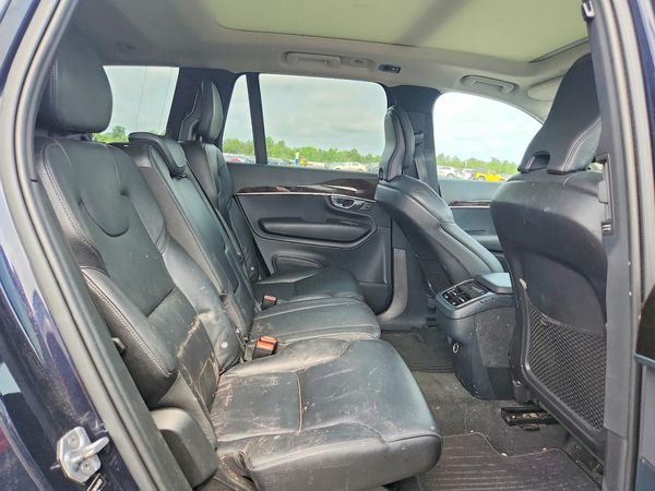 2019 VOLVO XC90 Momentum