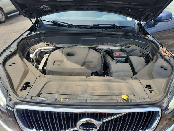 2019 VOLVO XC90 Momentum