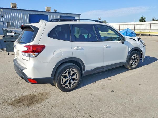 2022 SUBARU FORESTER