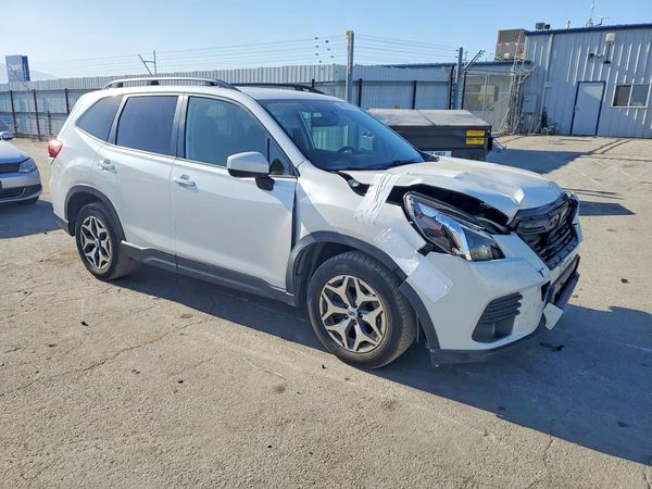 2022 SUBARU FORESTER