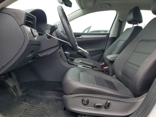 2022 VOLKSWAGEN PASSAT SE