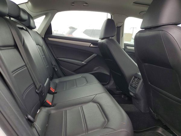 2022 VOLKSWAGEN PASSAT SE