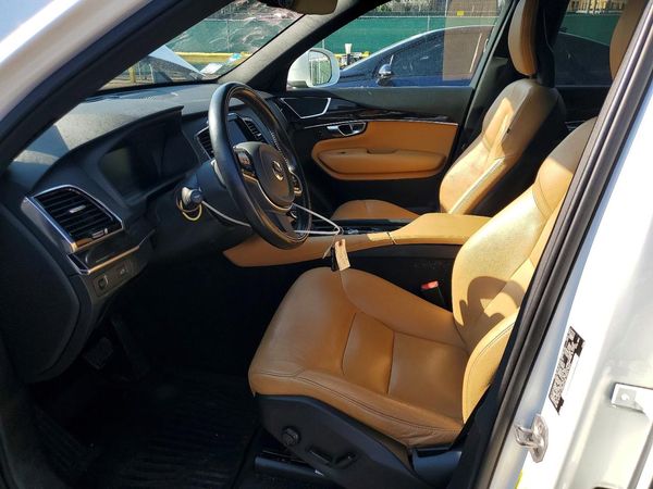 2017 VOLVO XC90