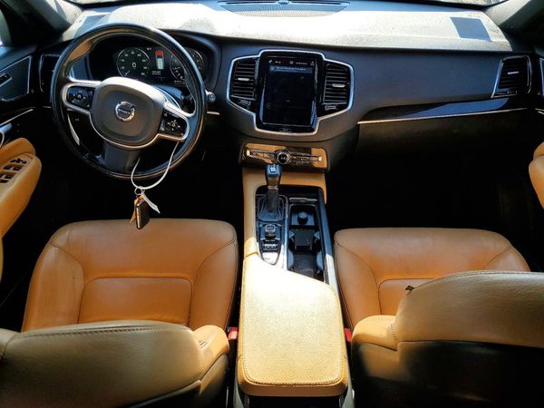 2017 VOLVO XC90