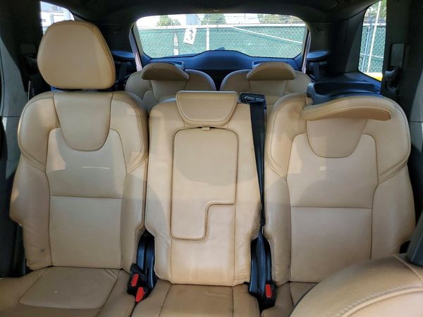 2017 VOLVO XC90