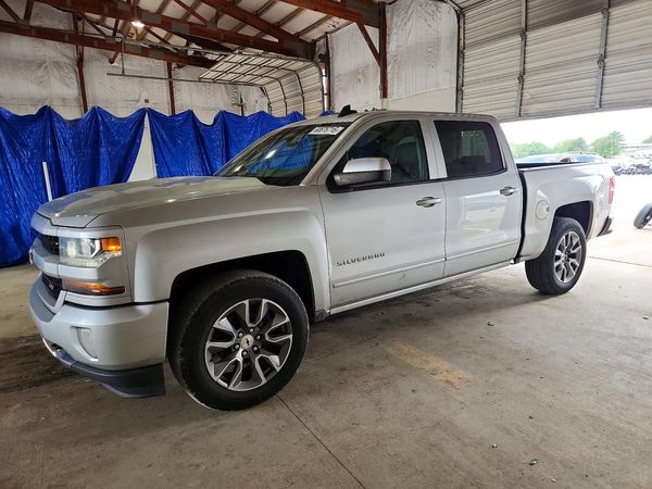 2017 CHEVROLET SILVERADO LT — Front 3/4