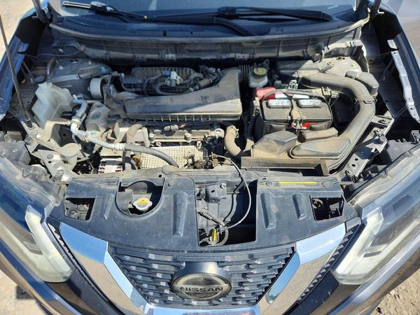 2020 NISSAN ROGUE — Engine bay