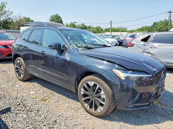 2026 VOLVO XC60 Plus Dark