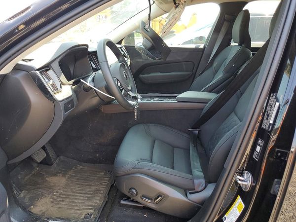 2026 VOLVO XC60 Plus Dark