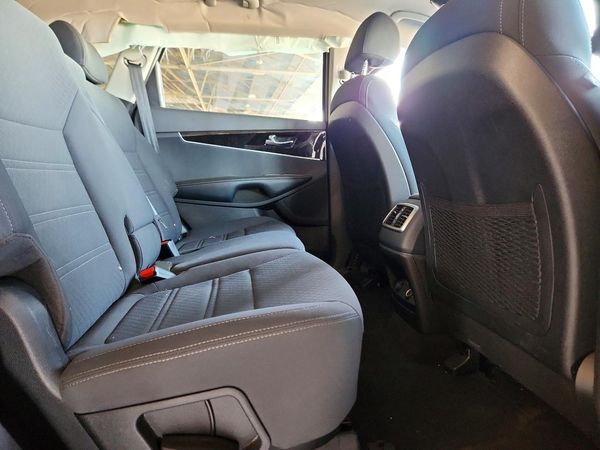 2018 KIA SORENTO L, LX