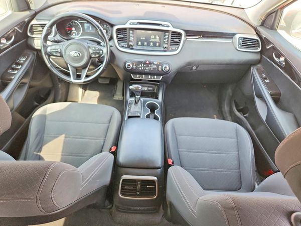 2017 KIA SORENTO L, LX