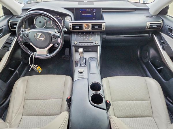 2016 LEXUS IS 200t