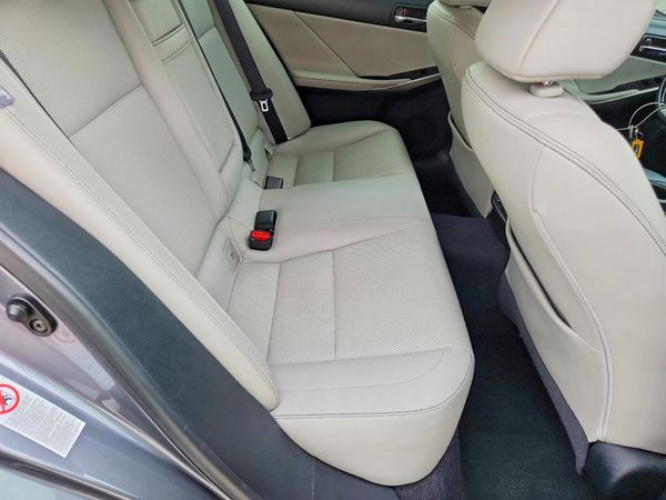 2016 LEXUS IS 200t