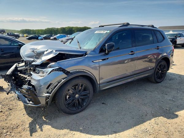2022 VOLKSWAGEN TIGUAN 4Motion SE R-Line Black