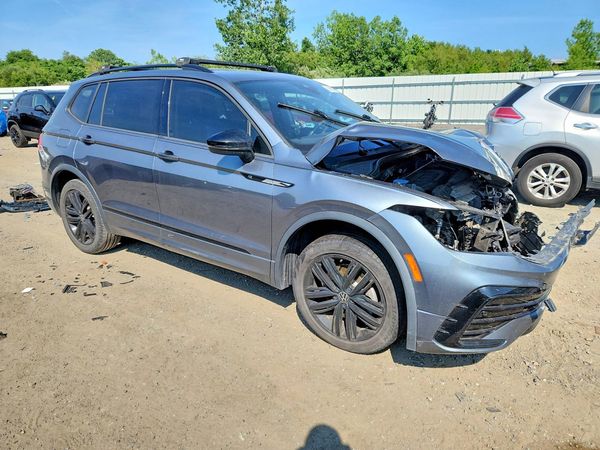 2022 VOLKSWAGEN TIGUAN 4Motion SE R-Line Black