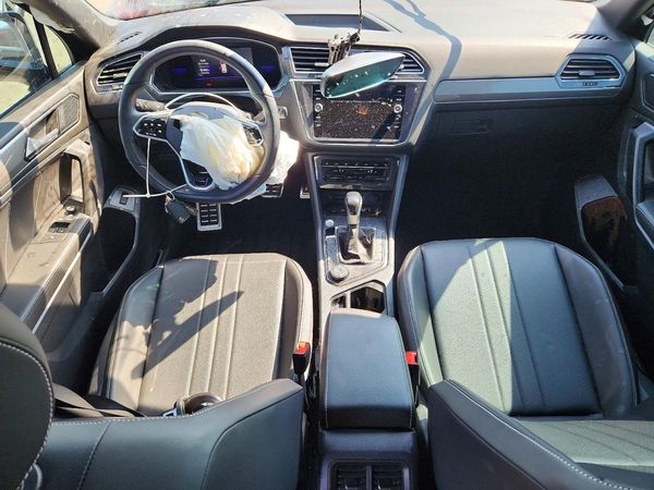 2022 VOLKSWAGEN TIGUAN 4Motion SE R-Line Black
