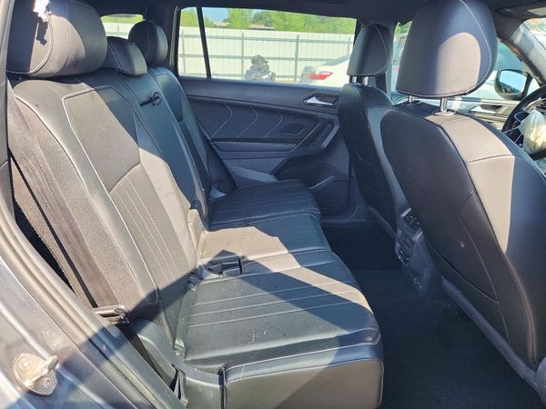 2022 VOLKSWAGEN TIGUAN 4Motion SE R-Line Black