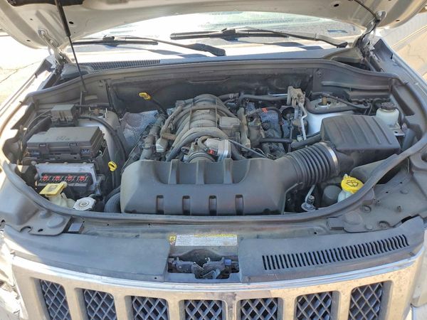 2012 JEEP CHEROKEE Overland — Engine bay