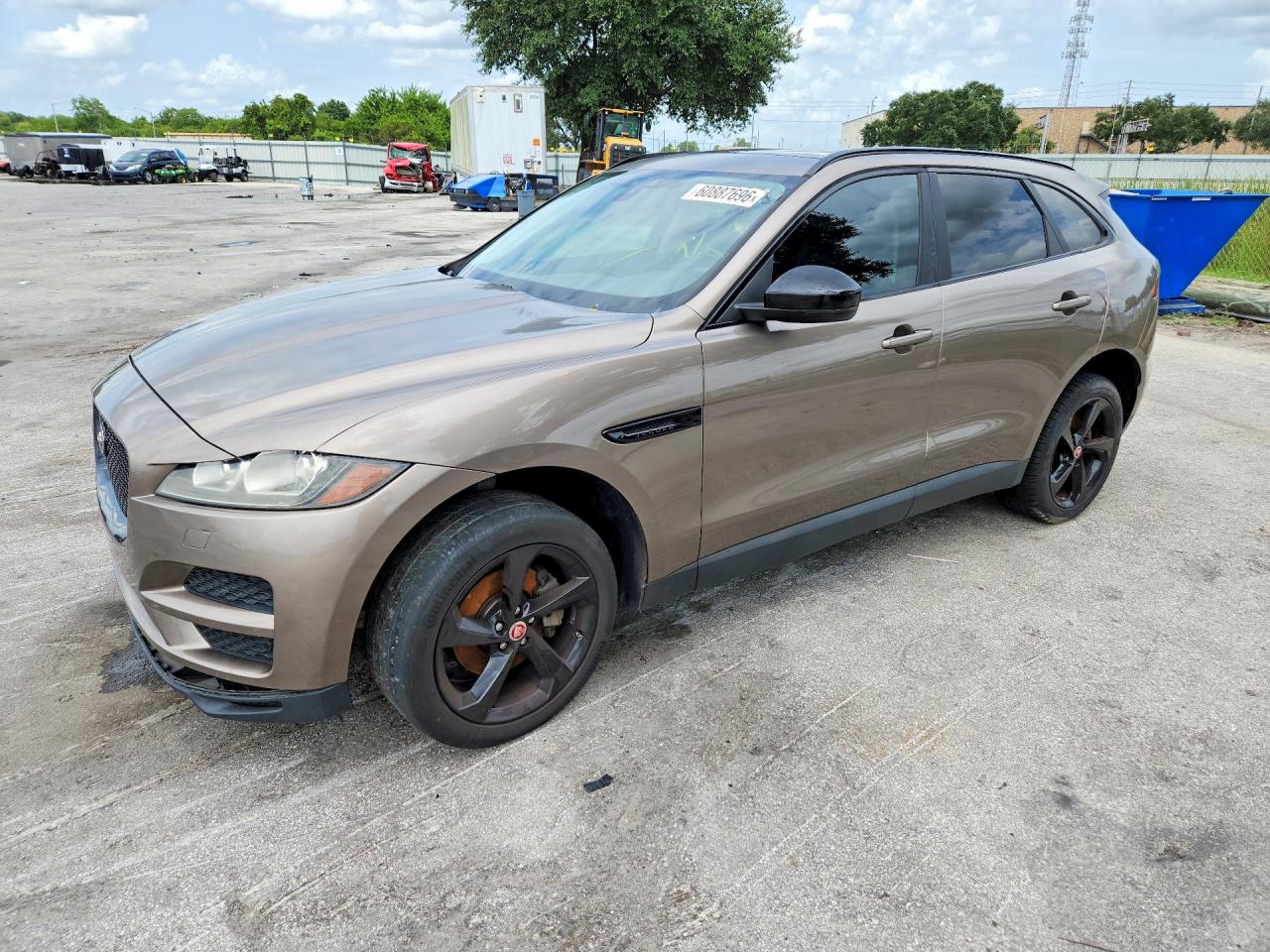 2017 JAGUAR F-PACE Premium — Front 3/4