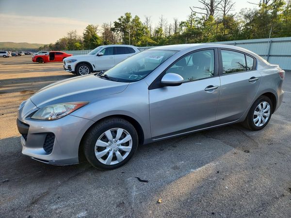 2013 MAZDA 3 SV/Base