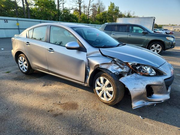 2013 MAZDA 3 SV/Base
