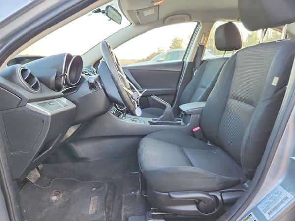 2013 MAZDA 3 SV/Base