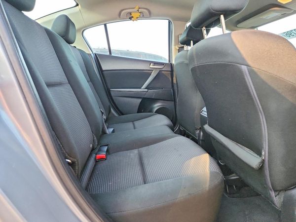 2013 MAZDA 3 SV/Base