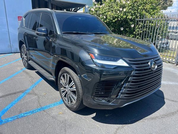2024 LEXUS LX 600