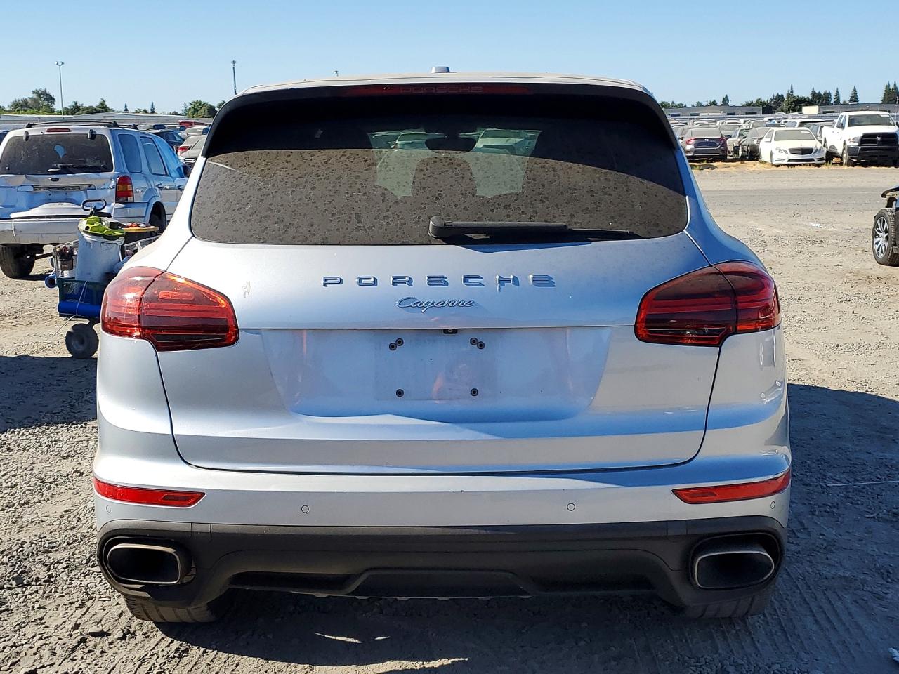 2016 PORSCHE CAYENNE