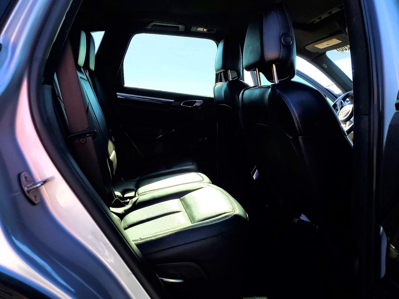 2016 PORSCHE CAYENNE