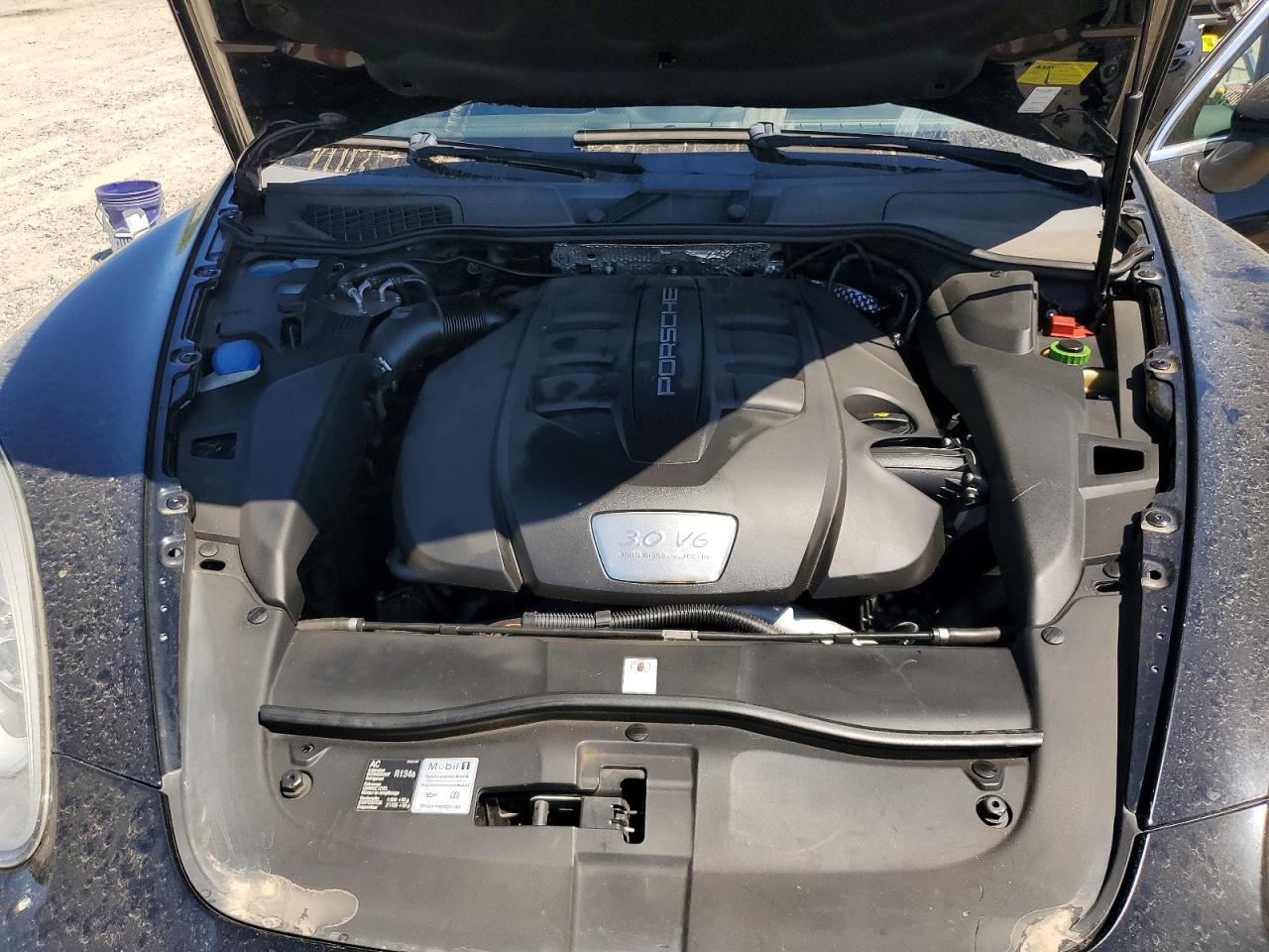 2014 PORSCHE CAYENNE