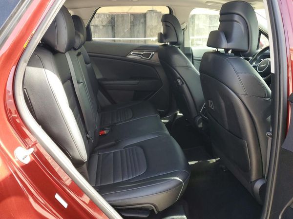 2023 KIA SPORTAGE SX-PRESTIGE or SX-P