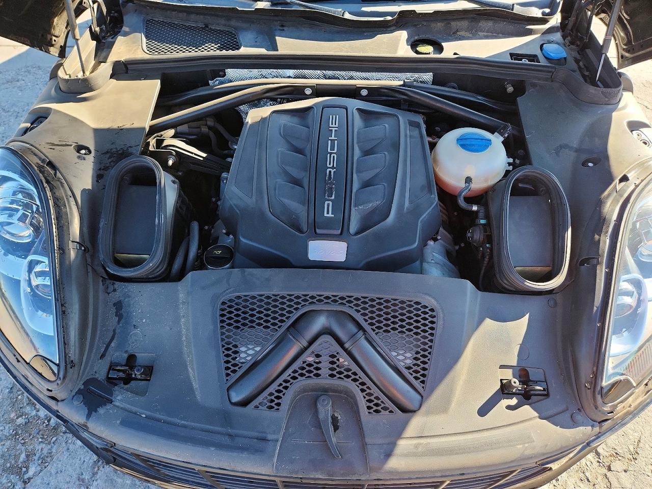 2015 PORSCHE MACAN