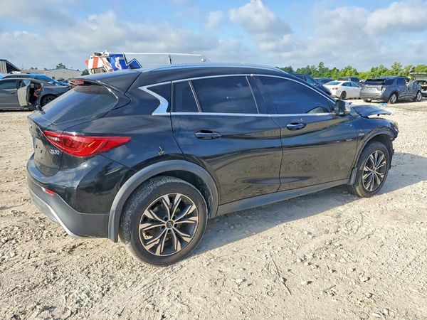 2017 INFINITI QX30