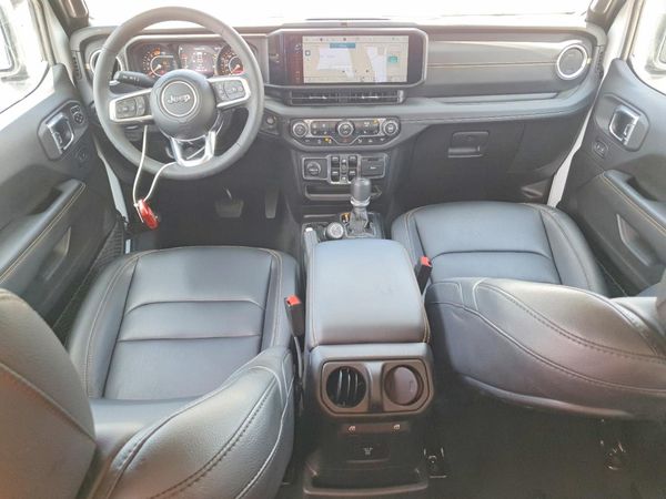 2025 JEEP WRANGLER Sahara
