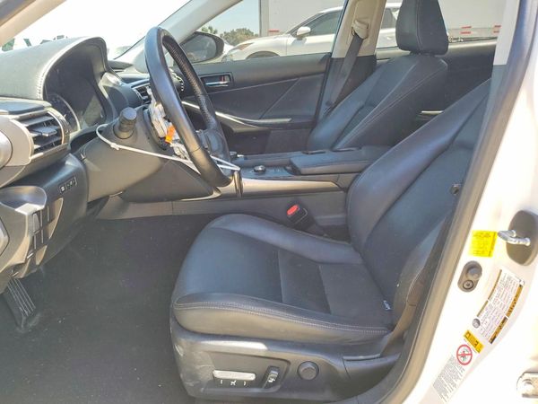 2016 LEXUS IS 200t