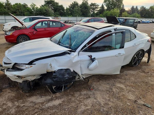 2018 TOYOTA CAMRY — Front 3/4