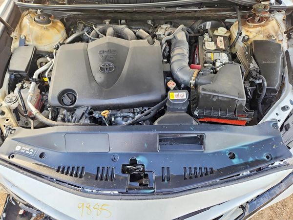 2018 TOYOTA CAMRY — Engine bay