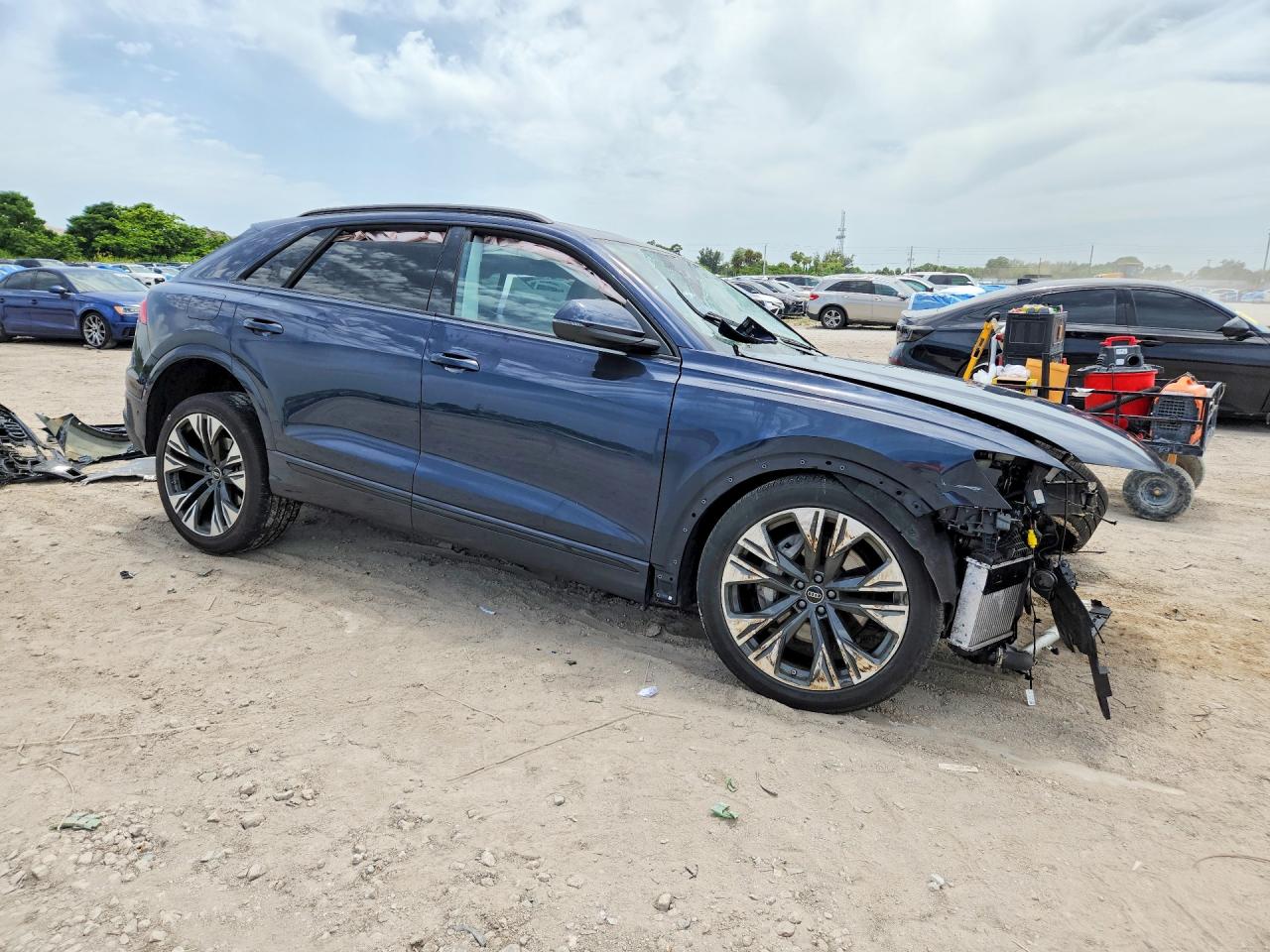 2025 AUDI Q8