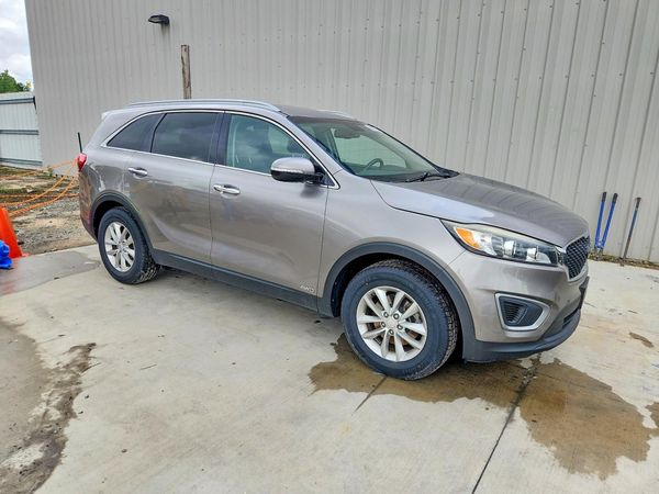 2016 KIA SORENTO L / LX — Passenger 3/4