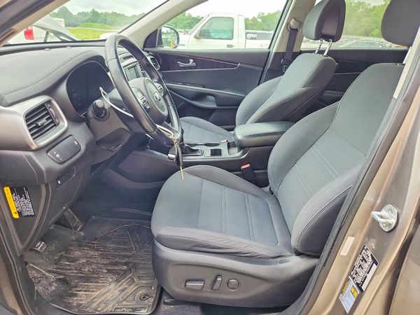 2016 KIA SORENTO L / LX — DENT