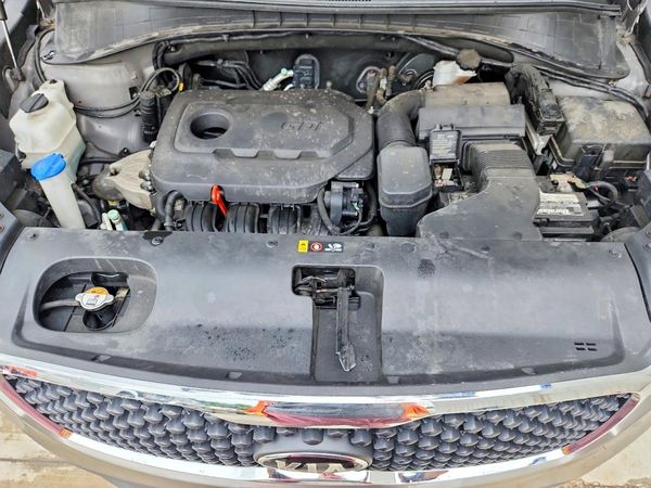 2016 KIA SORENTO L / LX — Engine bay