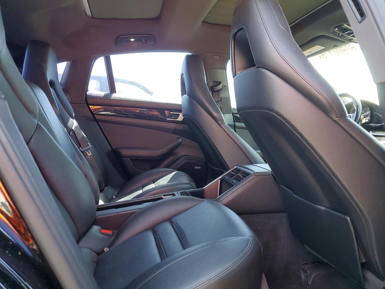 2018 PORSCHE PANAMERA Base / 4