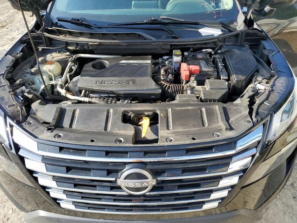 2024 NISSAN ROGUE SV — Engine bay