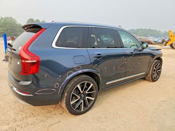 2022 VOLVO XC90