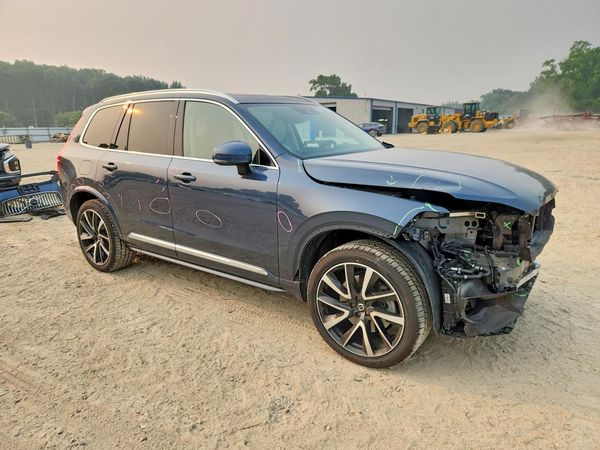 2022 VOLVO XC90