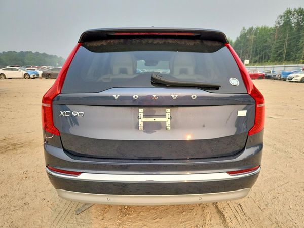 2022 VOLVO XC90